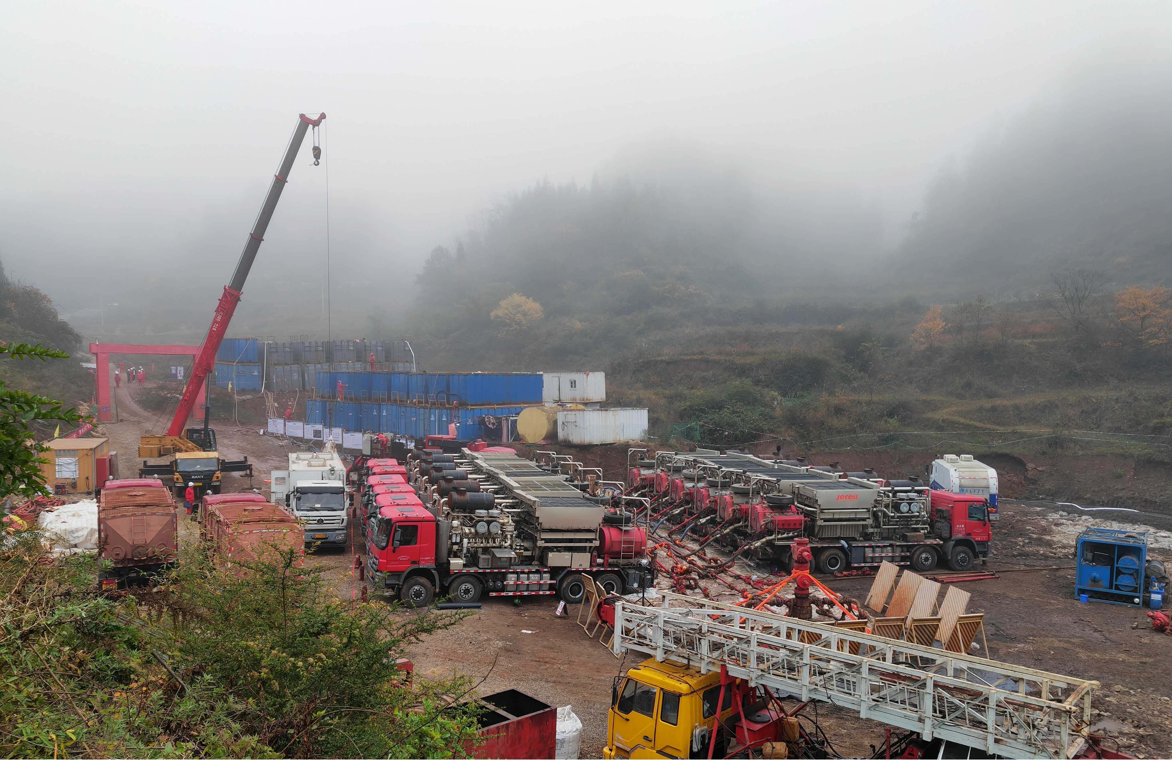 复杂煤体结构区煤层气水平井(YHF-1井)勘探及工程试验项目压裂现场.jpg